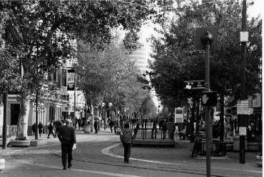 Figure 73. ADA Dynamic Envelope Delineation in Sacramento, California. This is an image of people walking across a curving roadway.